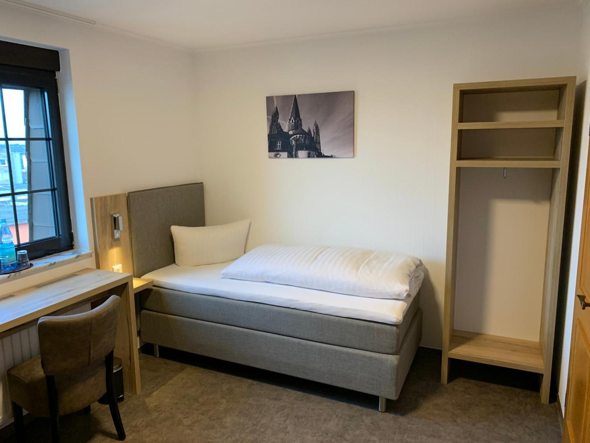Hotel B4 Limburg an der Lahn Room photo